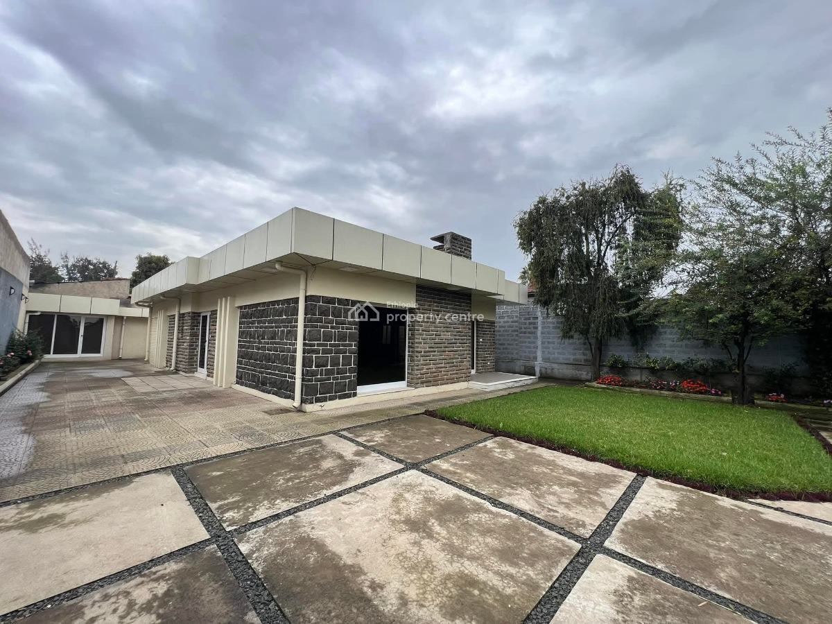 Well-lit 𝐑𝐞𝐧𝐨𝐯𝐚𝐭𝐞𝐝 𝐕𝐢𝐥𝐥𝐚 𝐇𝐨𝐮𝐬𝐞 6 Kilo, Arada, Addis Ababa, House for Rent