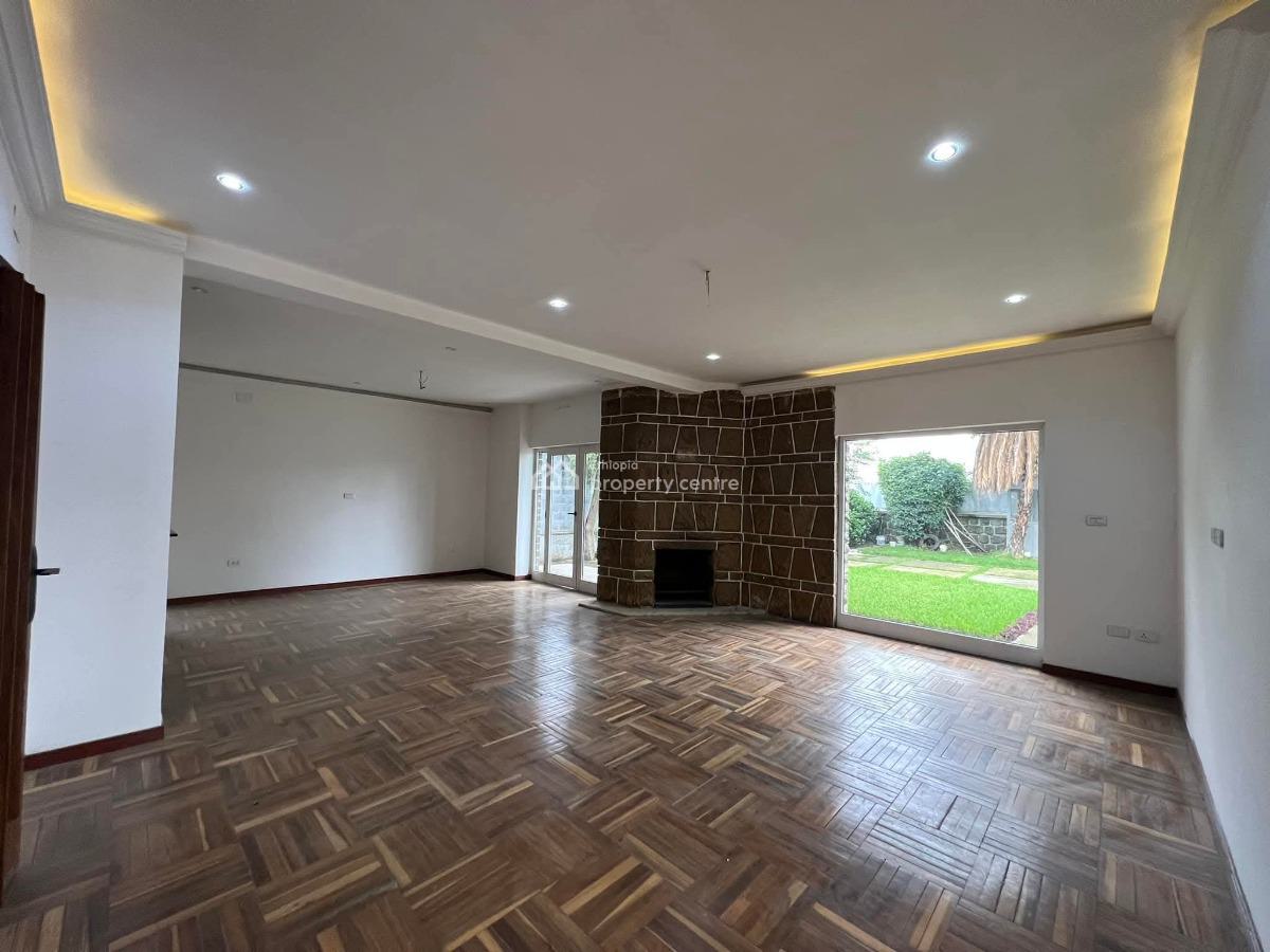 Well-lit 𝐑𝐞𝐧𝐨𝐯𝐚𝐭𝐞𝐝 𝐕𝐢𝐥𝐥𝐚 𝐇𝐨𝐮𝐬𝐞 6 Kilo, Arada, Addis Ababa, House for Rent