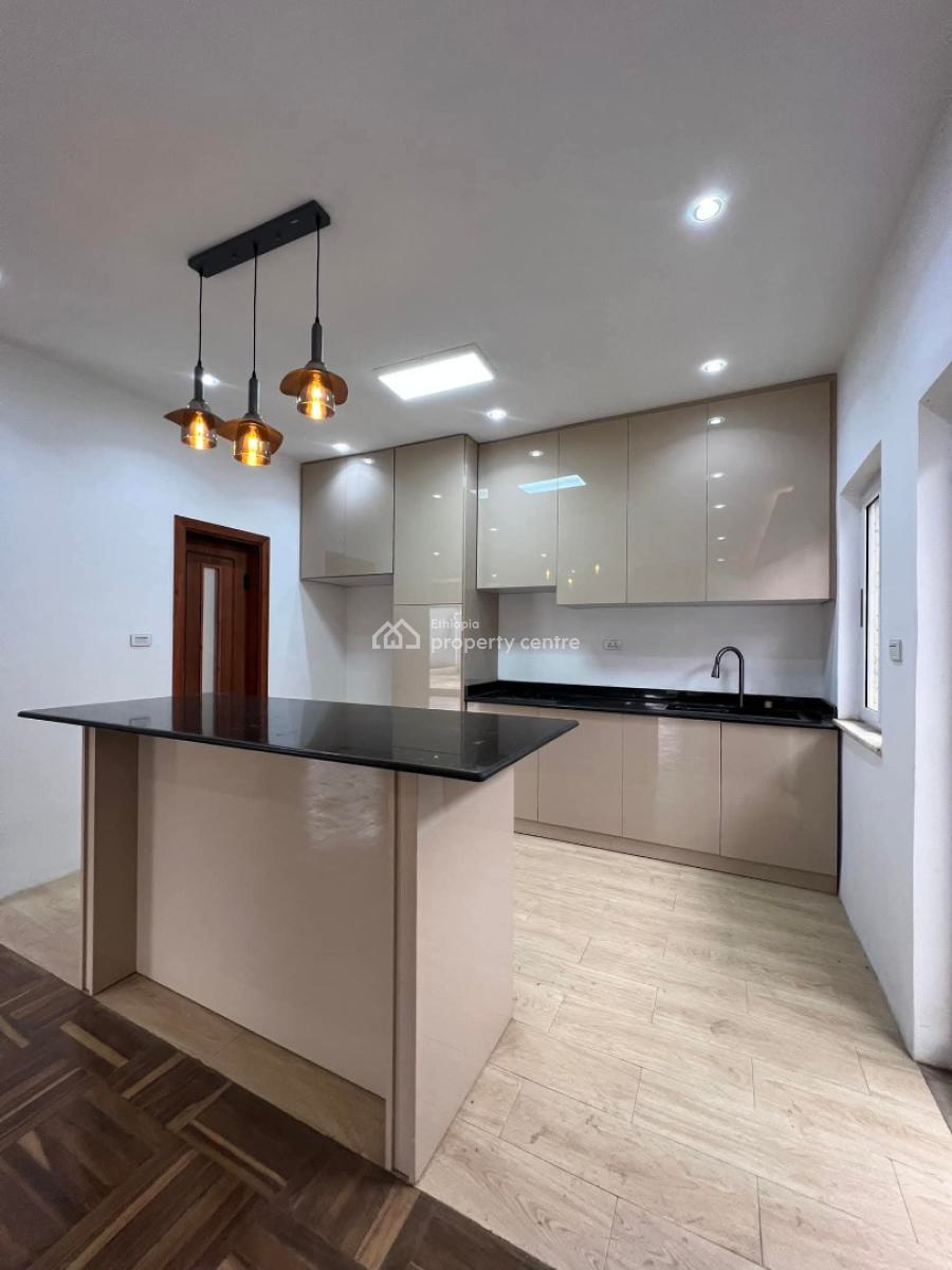 Well-lit 𝐑𝐞𝐧𝐨𝐯𝐚𝐭𝐞𝐝 𝐕𝐢𝐥𝐥𝐚 𝐇𝐨𝐮𝐬𝐞 6 Kilo, Arada, Addis Ababa, House for Rent