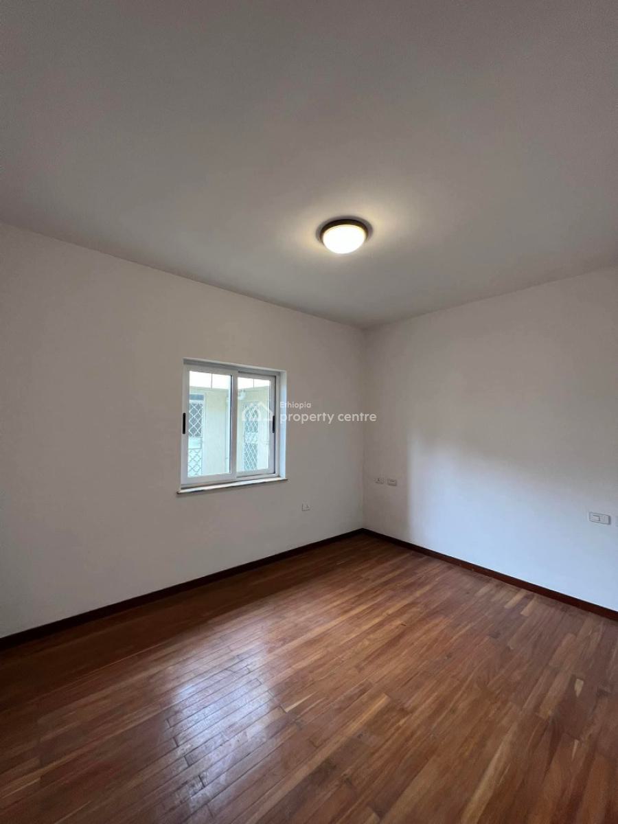 Well-lit 𝐑𝐞𝐧𝐨𝐯𝐚𝐭𝐞𝐝 𝐕𝐢𝐥𝐥𝐚 𝐇𝐨𝐮𝐬𝐞 6 Kilo, Arada, Addis Ababa, House for Rent