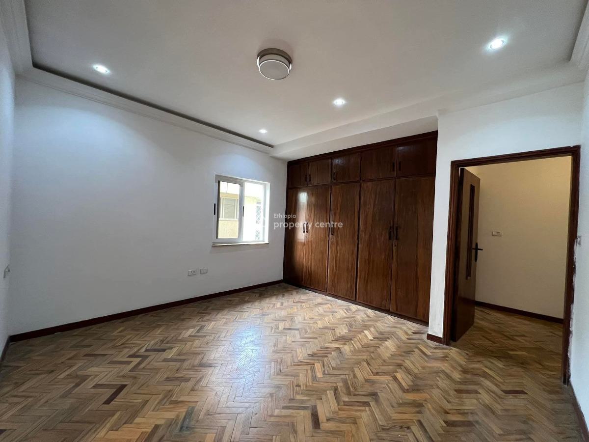 Well-lit 𝐑𝐞𝐧𝐨𝐯𝐚𝐭𝐞𝐝 𝐕𝐢𝐥𝐥𝐚 𝐇𝐨𝐮𝐬𝐞 6 Kilo, Arada, Addis Ababa, House for Rent