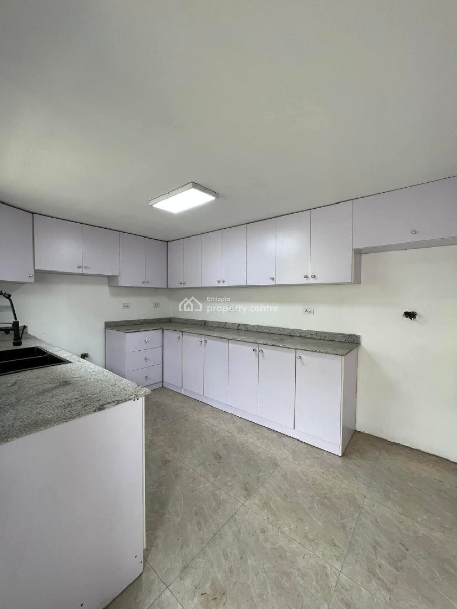 Well-lit 𝐑𝐞𝐧𝐨𝐯𝐚𝐭𝐞𝐝 𝐕𝐢𝐥𝐥𝐚 𝐇𝐨𝐮𝐬𝐞 6 Kilo, Arada, Addis Ababa, House for Rent
