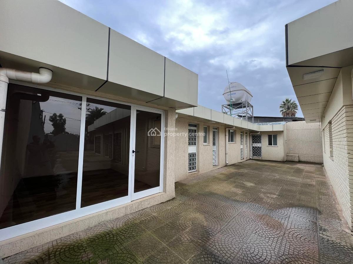 Well-lit 𝐑𝐞𝐧𝐨𝐯𝐚𝐭𝐞𝐝 𝐕𝐢𝐥𝐥𝐚 𝐇𝐨𝐮𝐬𝐞 6 Kilo, Arada, Addis Ababa, House for Rent