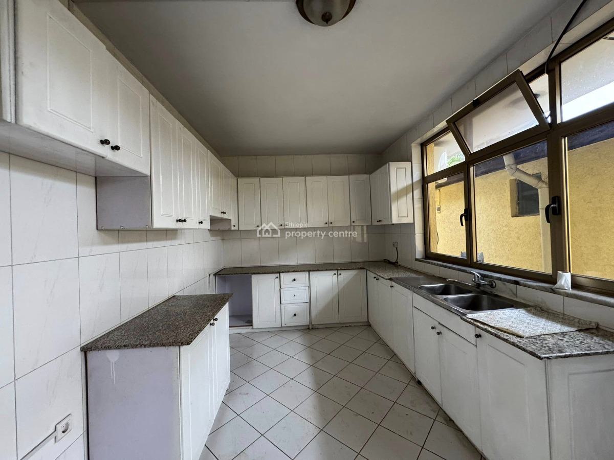 Good 3 Bedroom Vill, Yeka, Yeka, Addis Ababa, House for Sale
