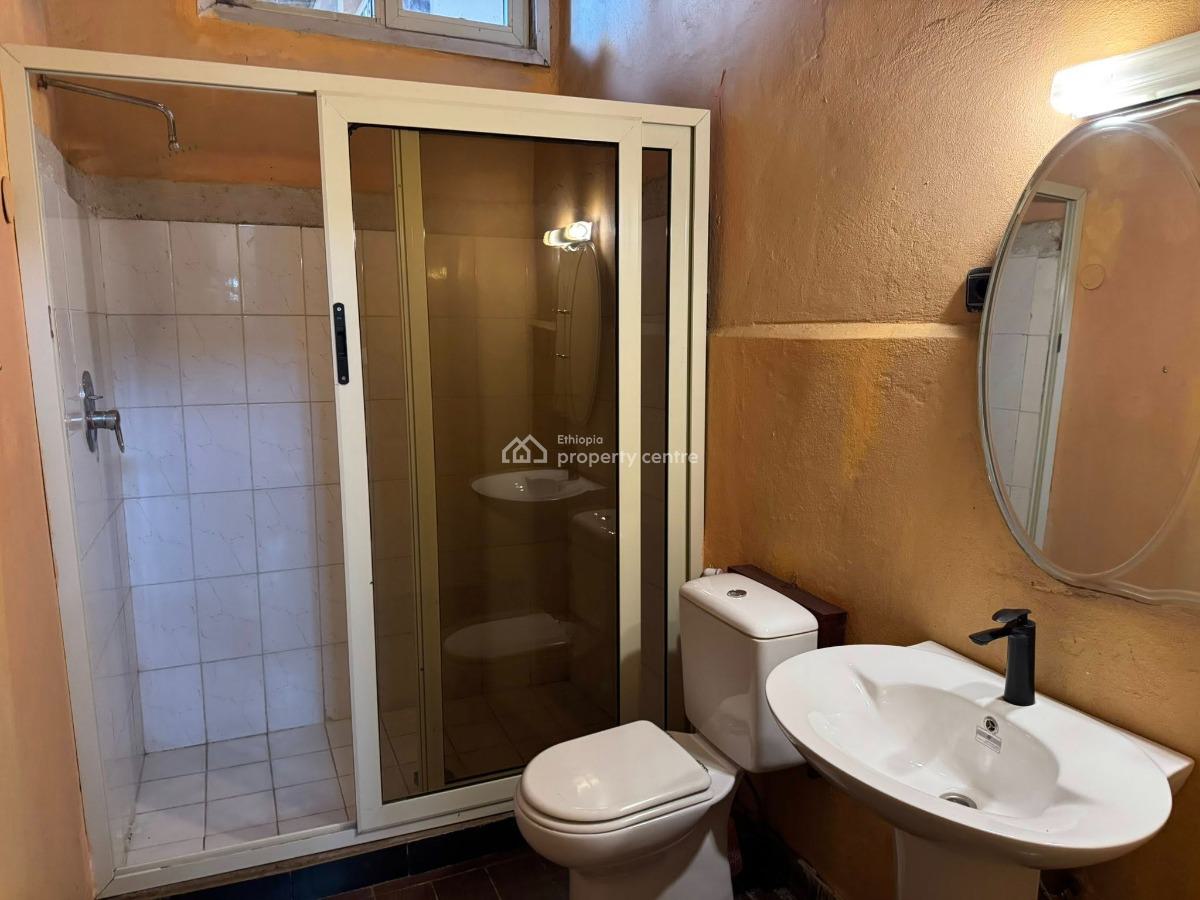 4 Bedroom Oldschool Home, Gullele, Gullele, Addis Ababa, House for Rent