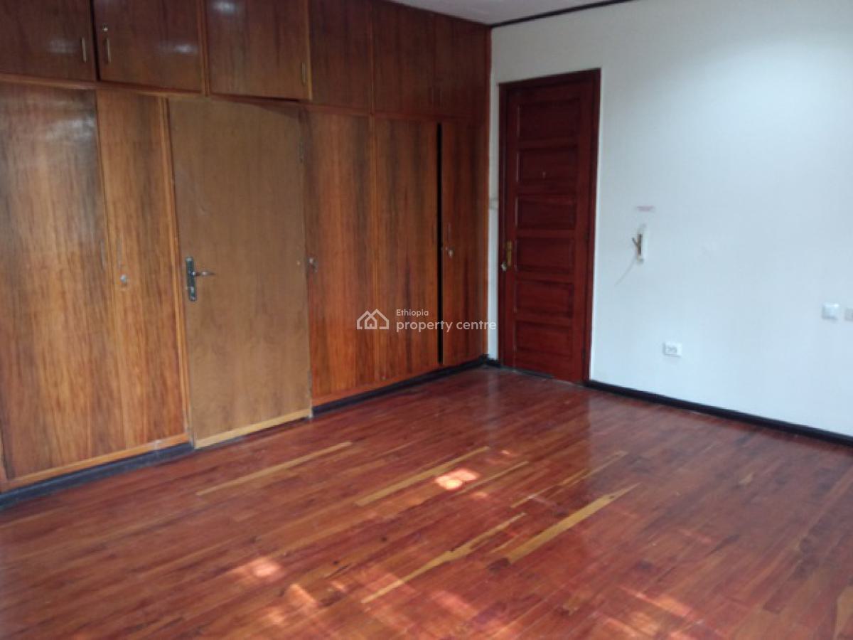 a Beautiful Old House Inscribed in a Big Compound., Nifas Silk-lafto, Addis Ababa, House for Rent