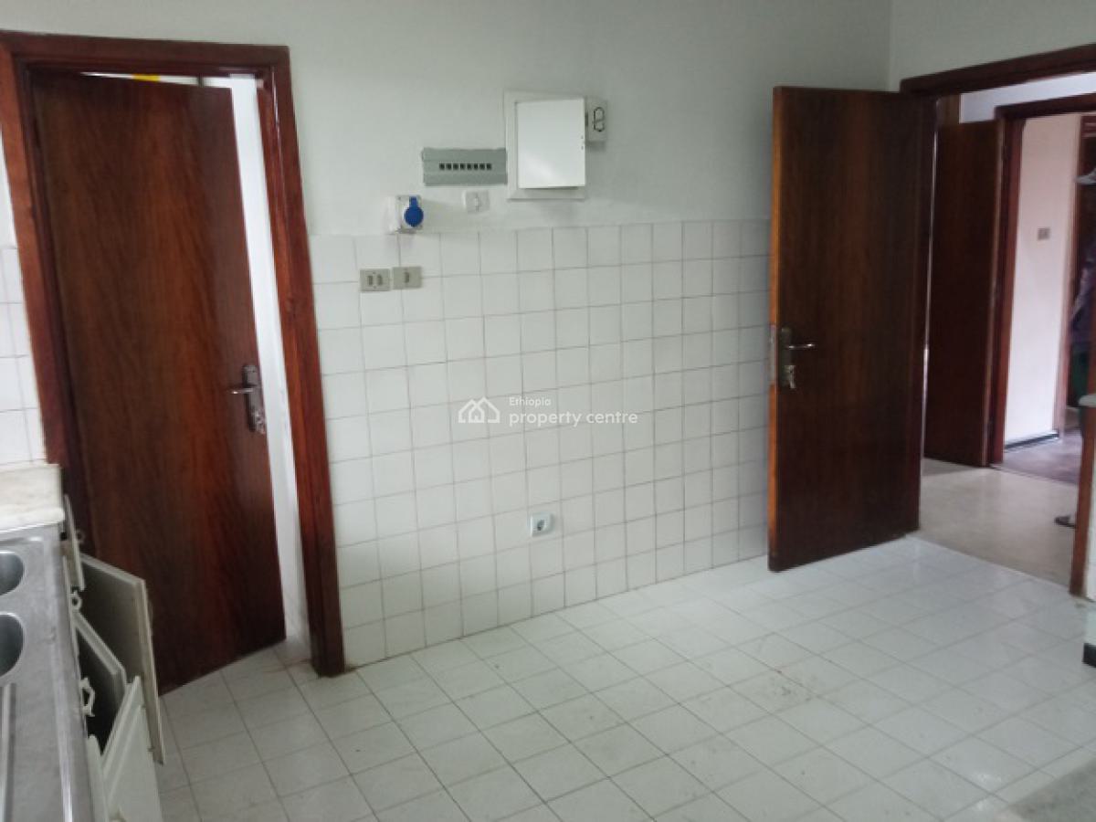 a Beautiful Old House Inscribed in a Big Compound., Nifas Silk-lafto, Addis Ababa, House for Rent