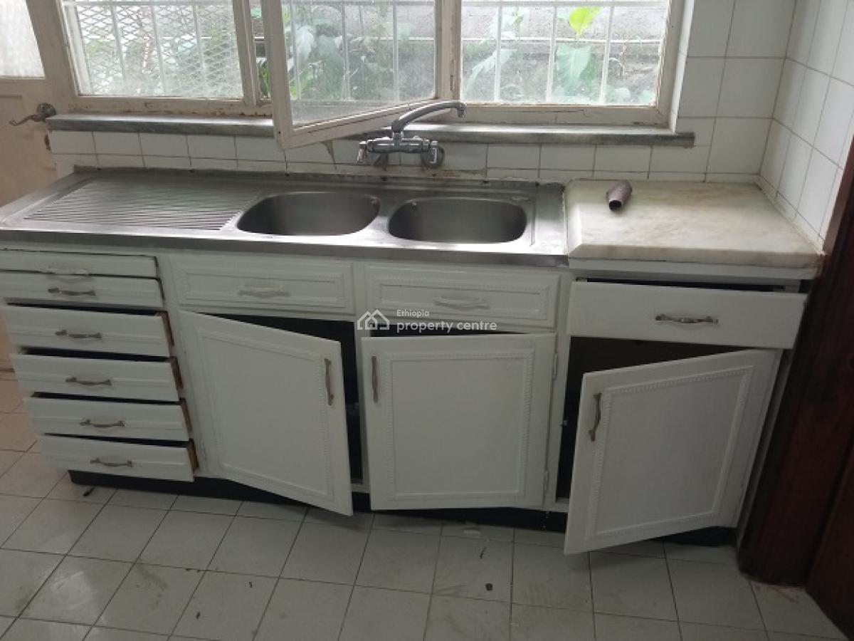 a Beautiful Old House Inscribed in a Big Compound., Nifas Silk-lafto, Addis Ababa, House for Rent