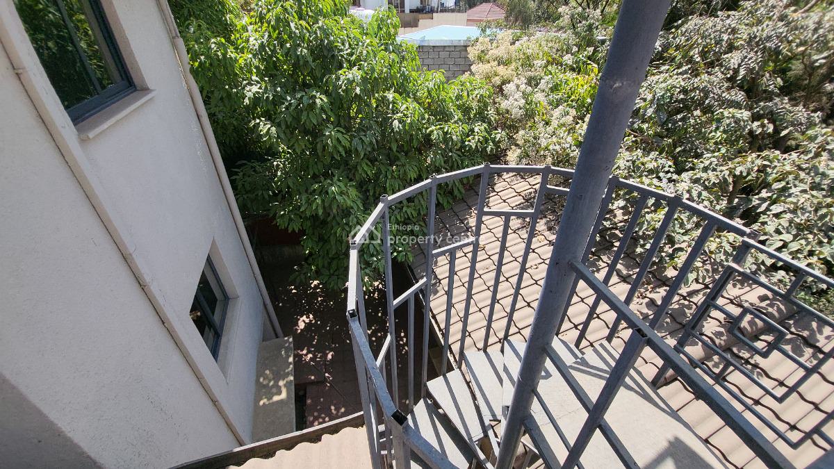 High-end 4-bedroom Luxury Home in Prime Bole Location, Bole, Bole, Addis Ababa, Terraced Duplex for Rent