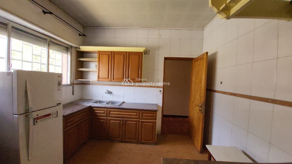 Prestigious Embassy Residence in a Prime, Green Setting, Sarbet, Nifas Silk-lafto, Addis Ababa, Terraced Bungalow for Rent
