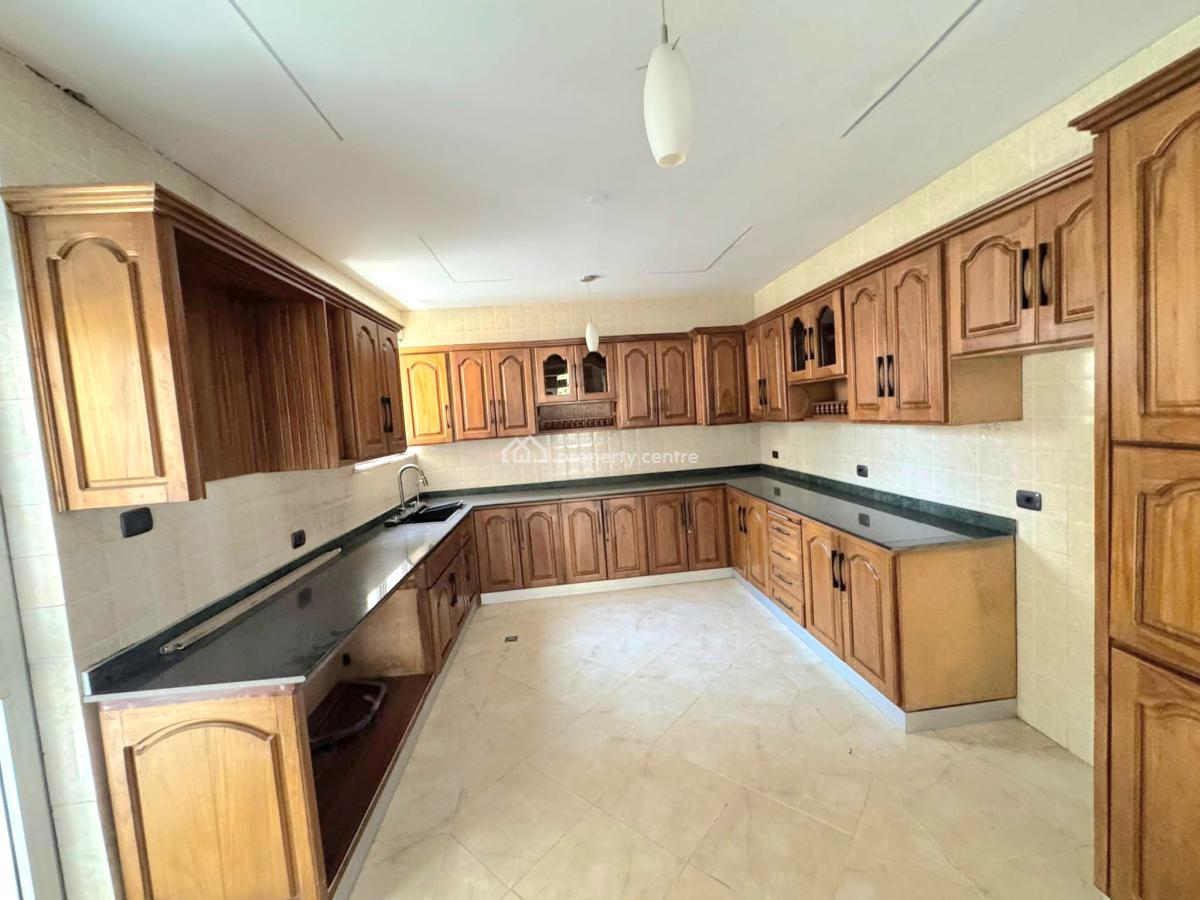 Un-approved Luxury House in Old Airport -- 5 Bedrooms, Garden, Near to Ics, Nifas Silk-lafto, Addis Ababa, Semi-detached Duplex for Rent