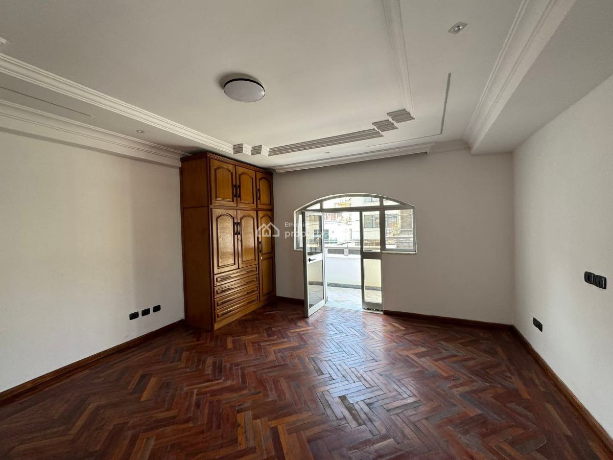 Un-approved Luxury House in Old Airport -- 5 Bedrooms, Garden, Near to Ics, Nifas Silk-lafto, Addis Ababa, Semi-detached Duplex for Rent