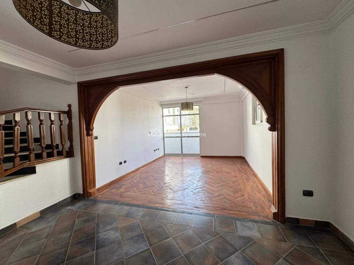 Un-approved Luxury House in Old Airport -- 5 Bedrooms, Garden, Near to Ics, Nifas Silk-lafto, Addis Ababa, Semi-detached Duplex for Rent