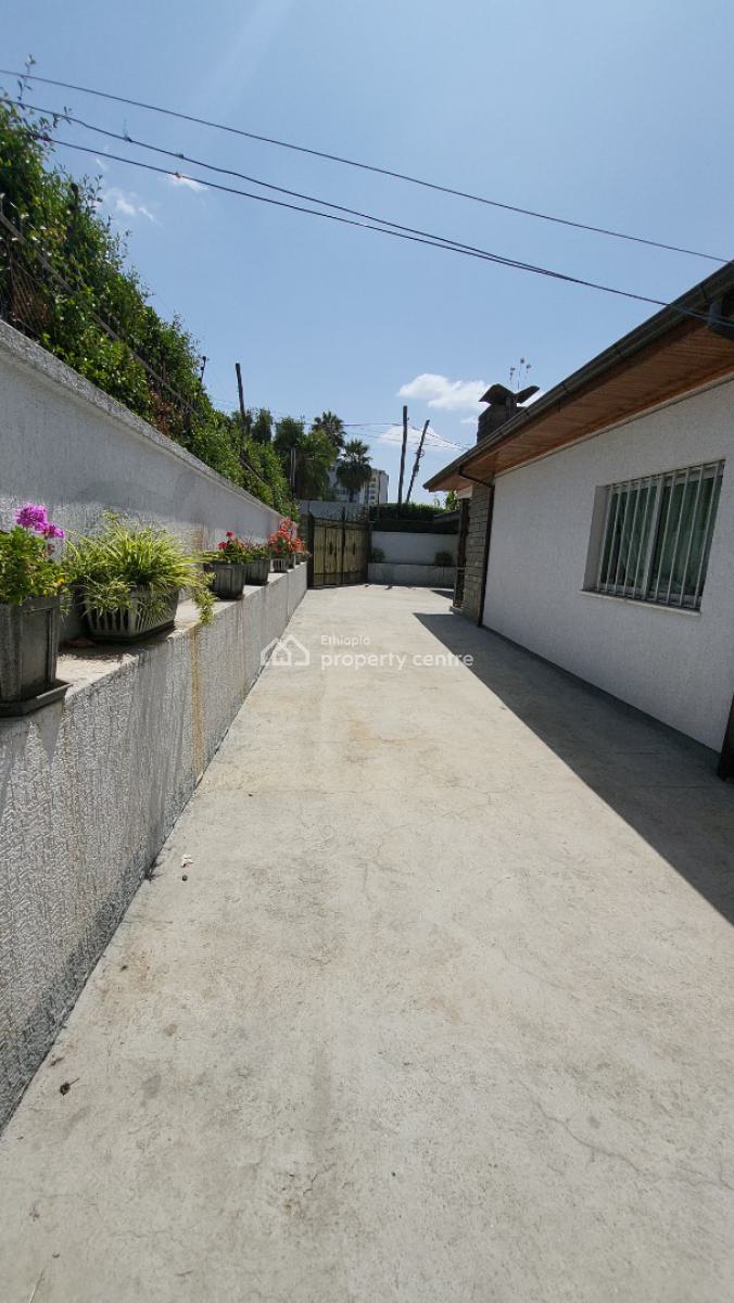 Prime Family Villa -- Walking Distance to Ics, Near to Ics, Nifas Silk-lafto, Addis Ababa, Terraced Bungalow for Rent