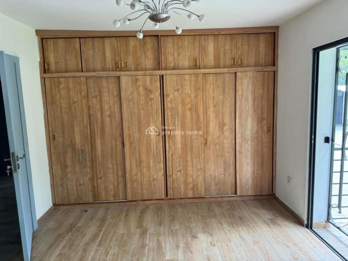 Charming Modern Villa Walking Distance to Ics, Sarbet/bisrategebreal, Nifas Silk-lafto, Addis Ababa, Terraced Bungalow for Rent