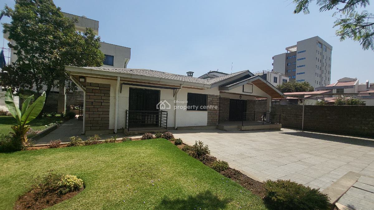 Charming Modern Villa Walking Distance to Ics, Sarbet/bisrategebreal, Nifas Silk-lafto, Addis Ababa, Terraced Bungalow for Rent