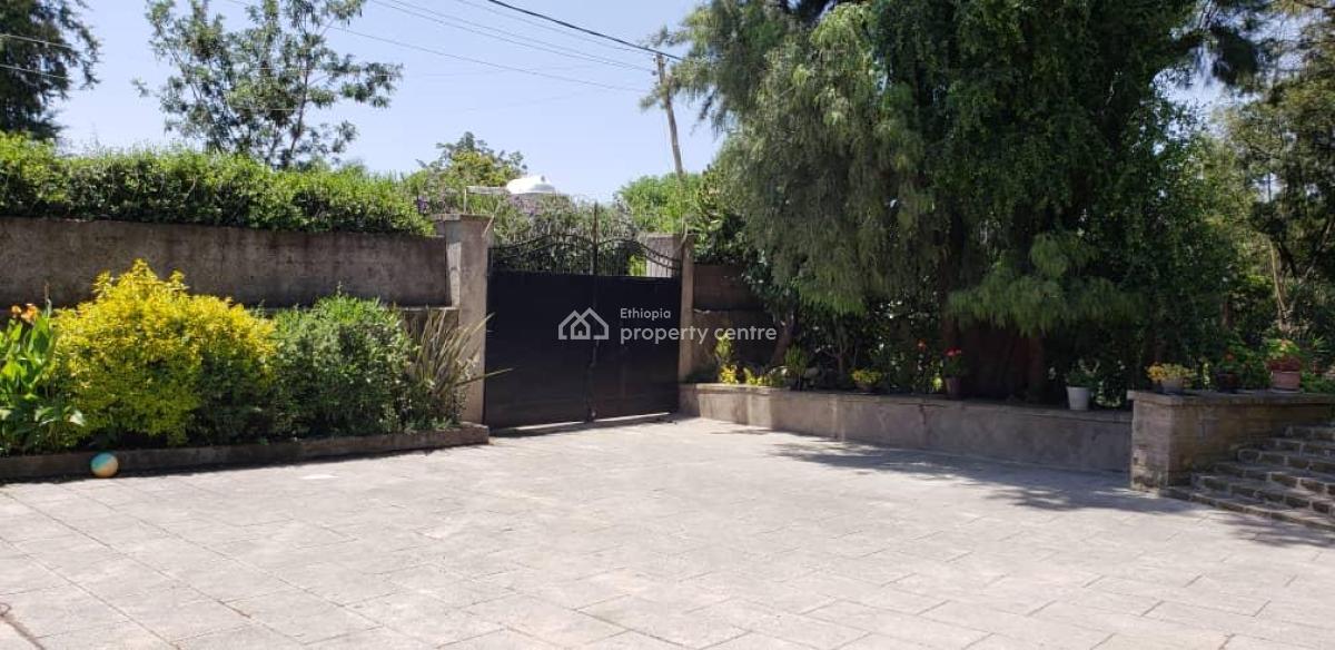 Elegant Villa with Expansive Garden in Lancha Addis Ababa Ethiopa, Lancha Or Near Meskel Flower, Kirkos, Addis Ababa, Semi-detached Bungalow for Rent