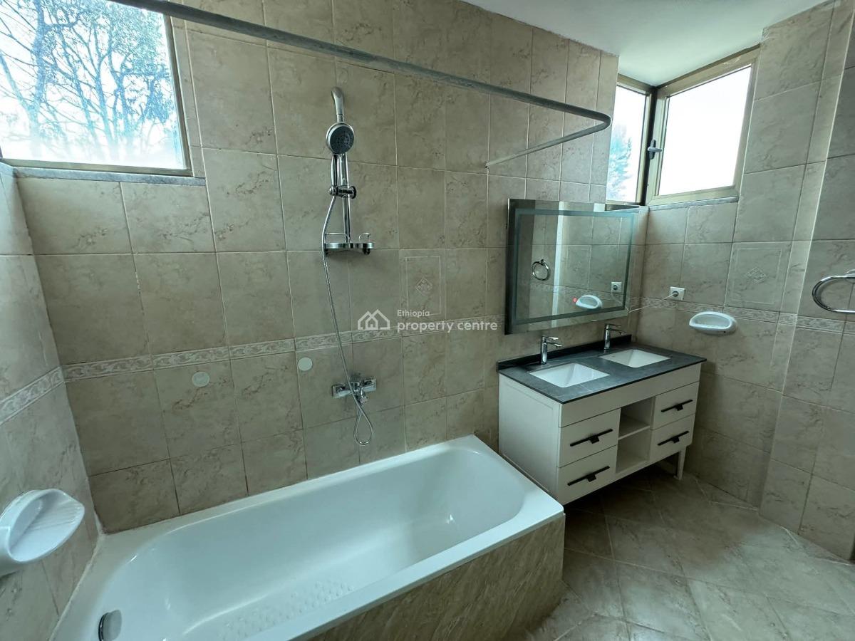 𝐂𝐡𝐚𝐫𝐦𝐢𝐧𝐠 𝐅𝐚𝐦𝐢𝐥𝐲 𝐑𝐞𝐬𝐢𝐝𝐞𝐧𝐜𝐞  𝐏𝐢𝐲𝐚𝐬𝐚  𝐂𝐞, Piyasa Semen Hotel Area, Arada, Addis Ababa, Terraced Duplex for Rent