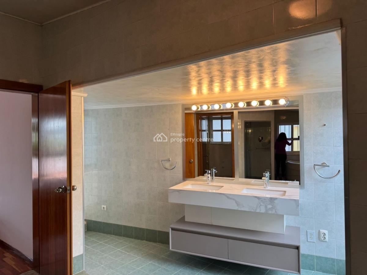 𝐃𝐢𝐬𝐭𝐢𝐧𝐠𝐮𝐢𝐬𝐡𝐞𝐝 𝐀𝐦𝐛𝐚𝐬𝐬𝐚𝐝𝐨𝐫𝐢𝐚𝐥 𝐑𝐞𝐬𝐢𝐝𝐞𝐧𝐜, Bole, Bole, Addis Ababa, Terraced Duplex for Rent