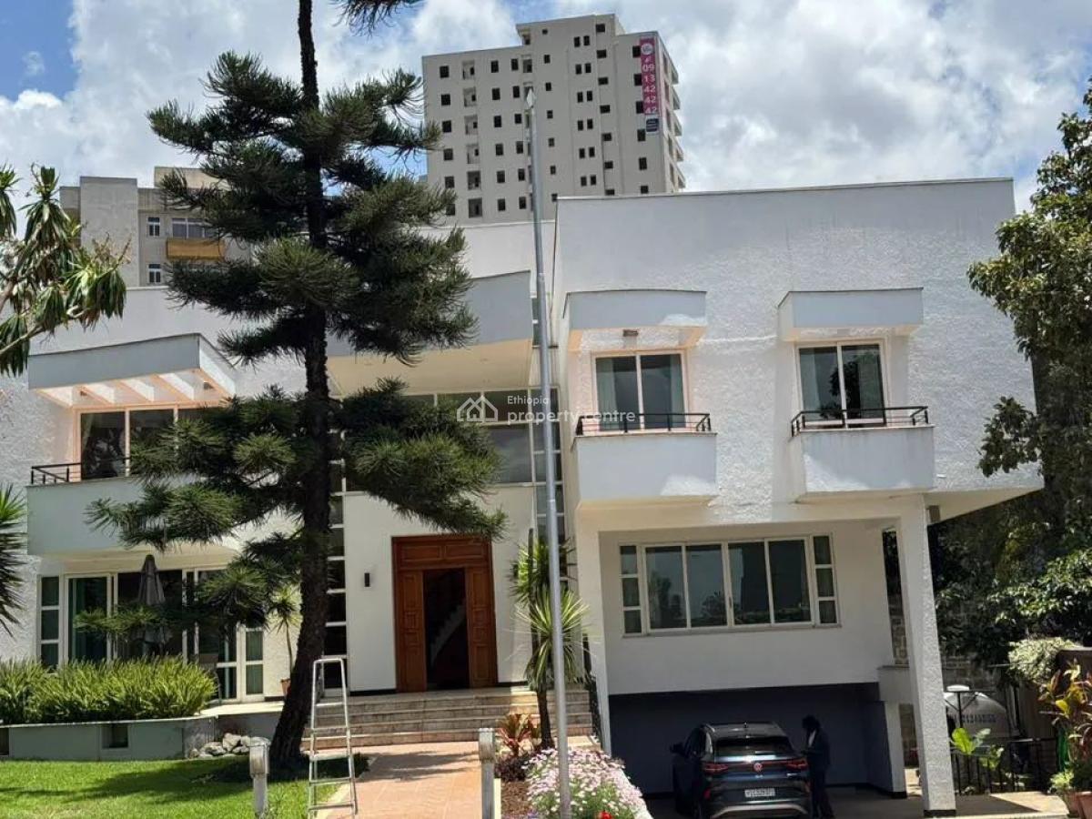 𝐏𝐫𝐞𝐬𝐭𝐢𝐠𝐢𝐨𝐮𝐬 𝐃𝐢𝐩𝐥𝐨𝐦𝐚𝐭𝐢𝐜 𝐕𝐢𝐥𝐥𝐚 𝐟𝐨𝐫 𝐑𝐞𝐧𝐭, Meskel Flower, Kirkos, Addis Ababa, Terraced Duplex for Rent