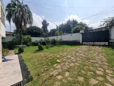 Prime Location: Cozy House in Bole Near Turkish Compound