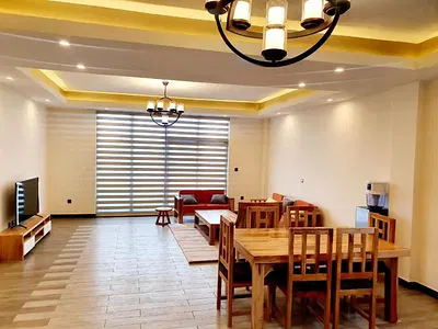 Apartment Walking Distance to Ics School