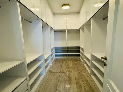 Bright, High Quality Unfurnished 3 Bed Room Apartment.