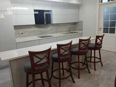 Bright, High Quality Unfurnished 3 Bed Room Apartment.