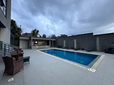 Well-Lighted, Brilliantly Completed Apt, Close by Old Airport (Near Au